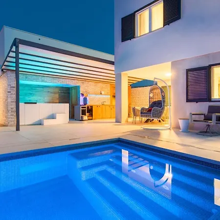 빌라 Luxury With A Swimming Pool Baska, Krk - 19671
