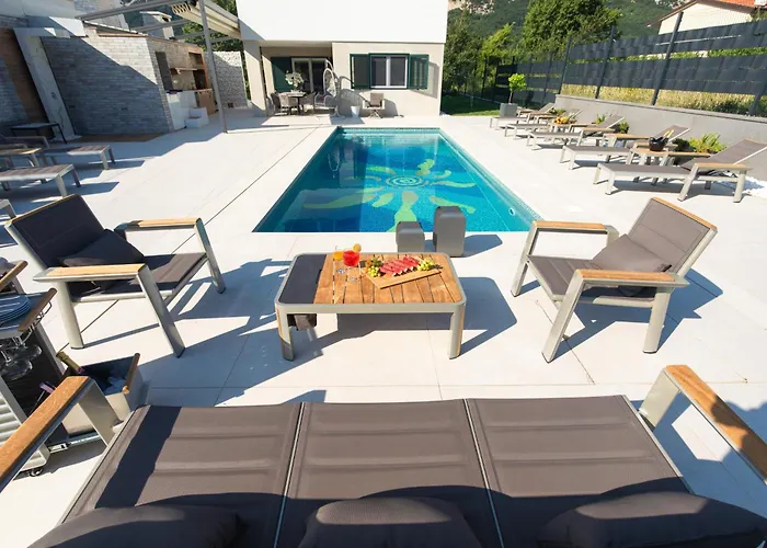 Luxury With A Swimming Pool Baska, Krk - 19671 Vila
